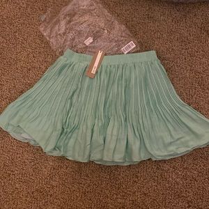 Do+Be Mint Green Pleated Skort Size Large. Part of coordinated set.
